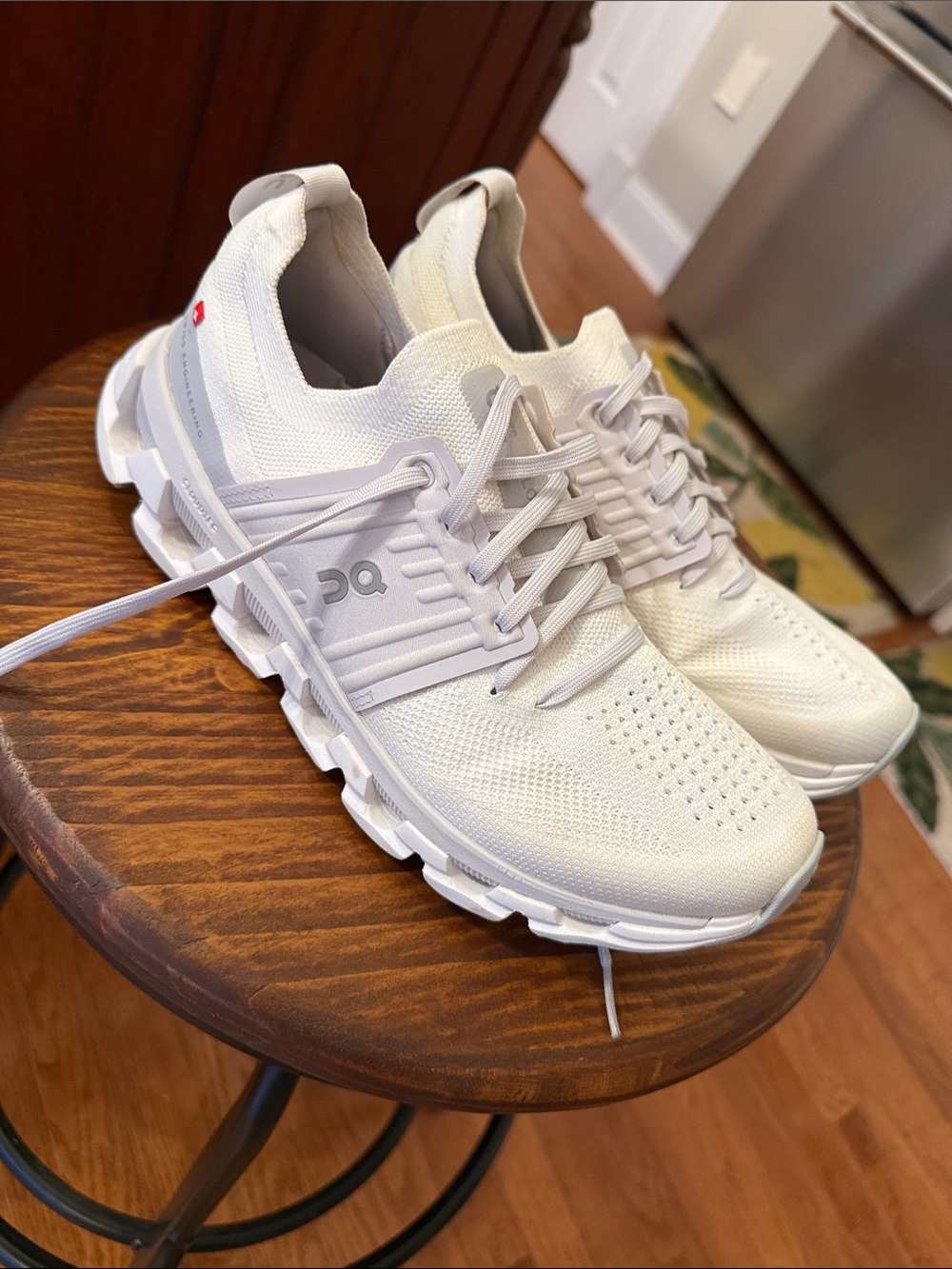 On 🤍Running 🏃‍♀️ Sneakers size 8.5 EUC!